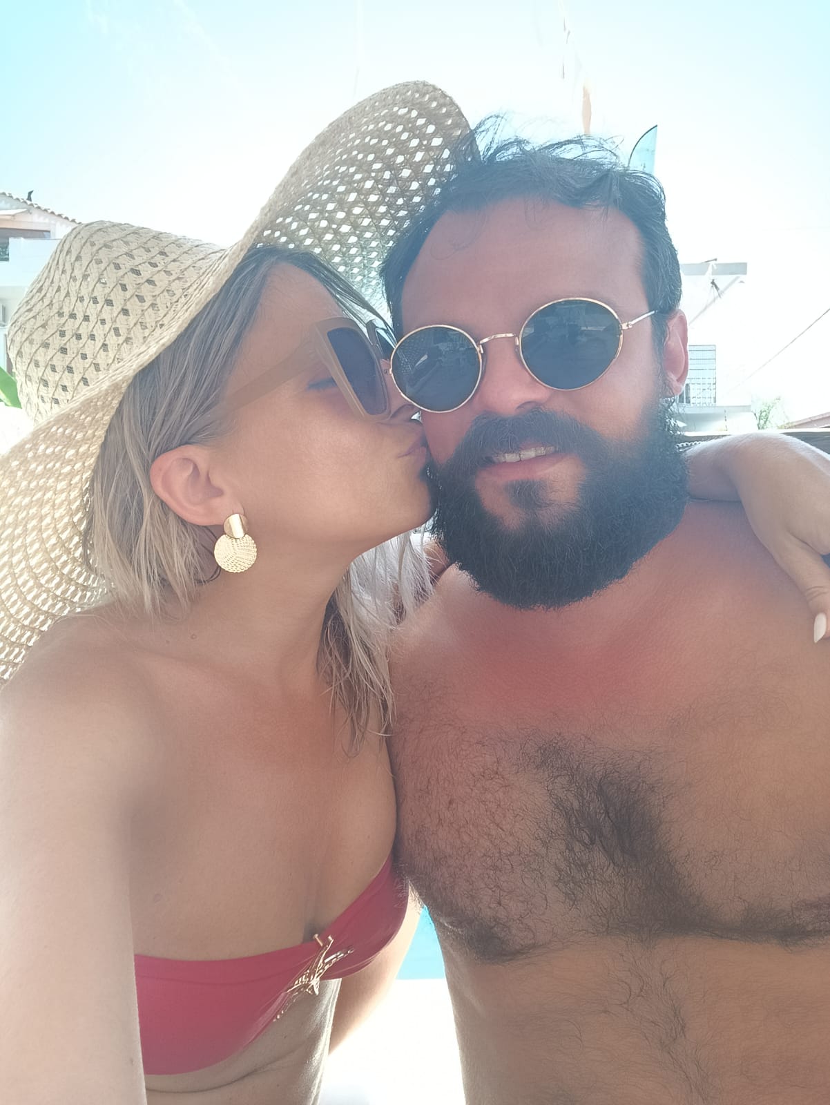 Paola bacia Damiano al mare