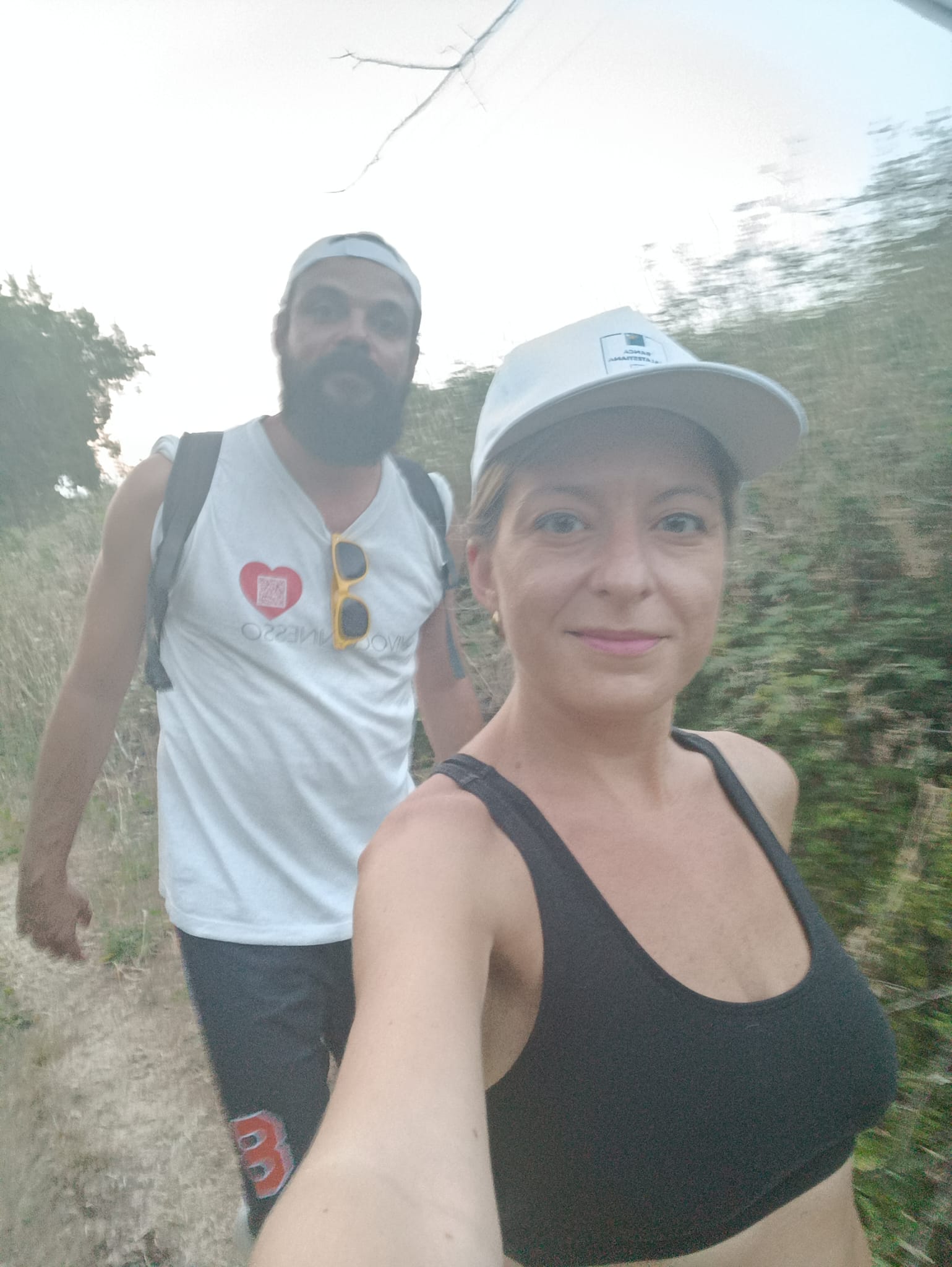 Paola e Damiano durante una passeggiata
